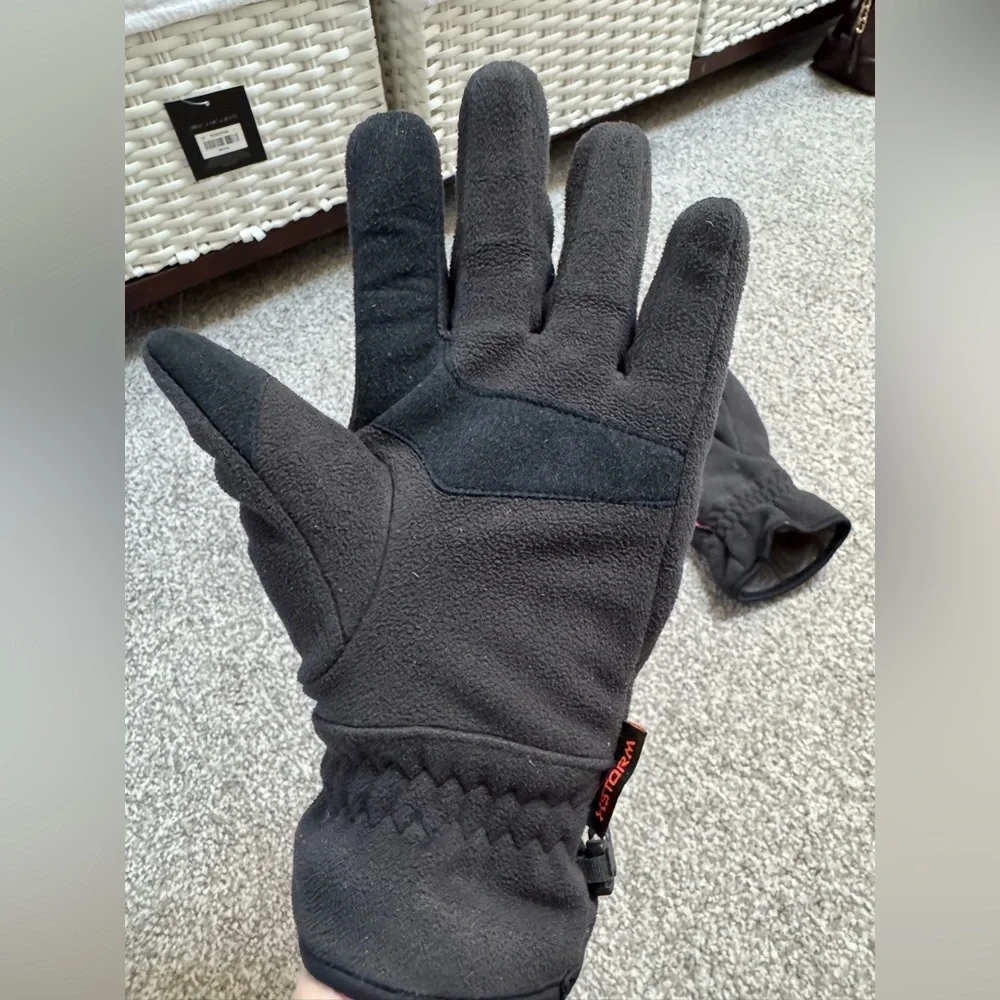 Gloves Under Armour Women’s Black Storm Fleece Gloves with Pink Logo Accent
